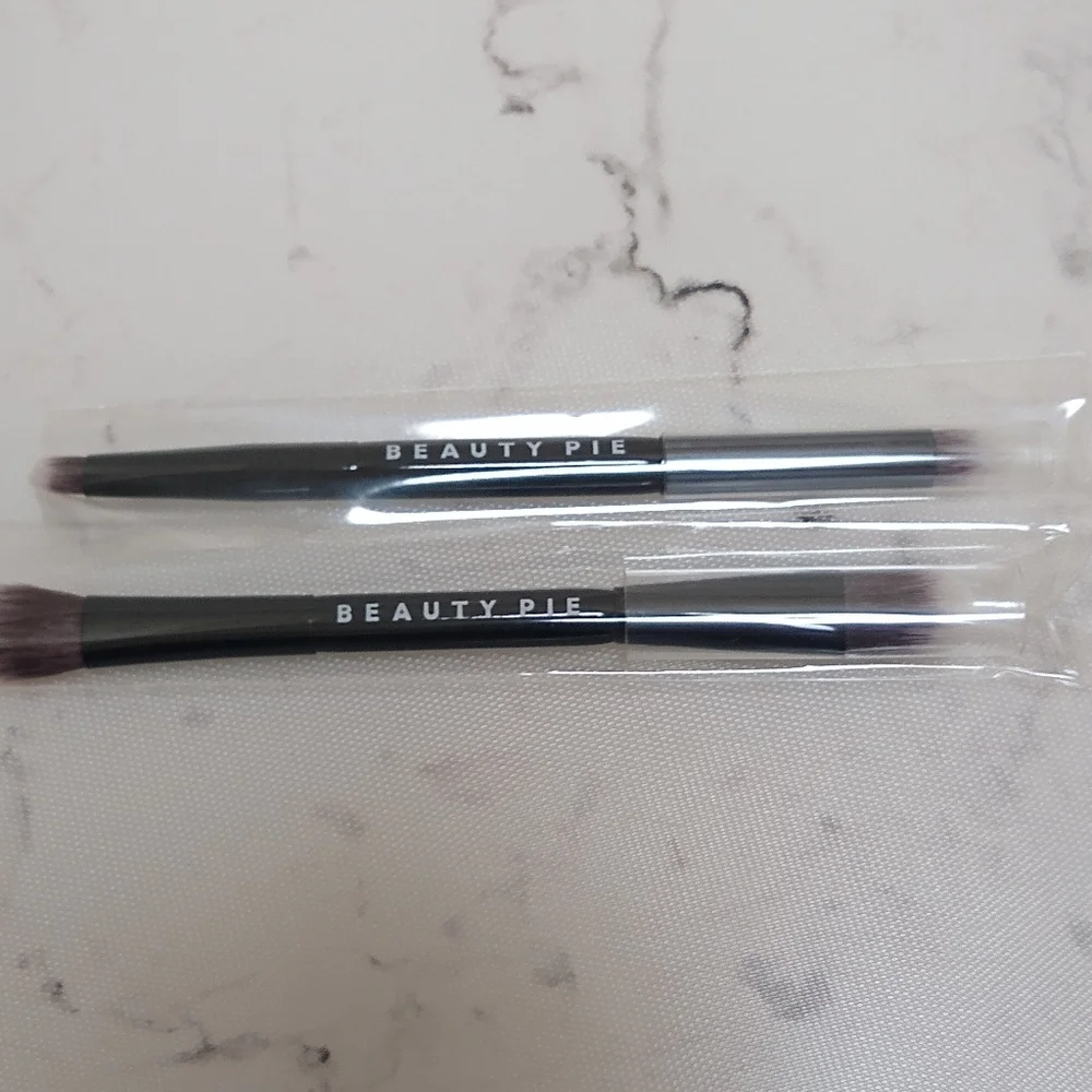 Beauty Pie Travel Eyeshadow Brushes with Case